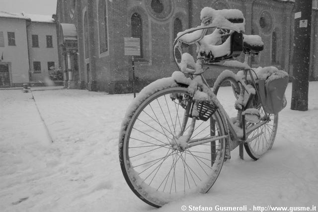  Bici sotto la neve - click to next image