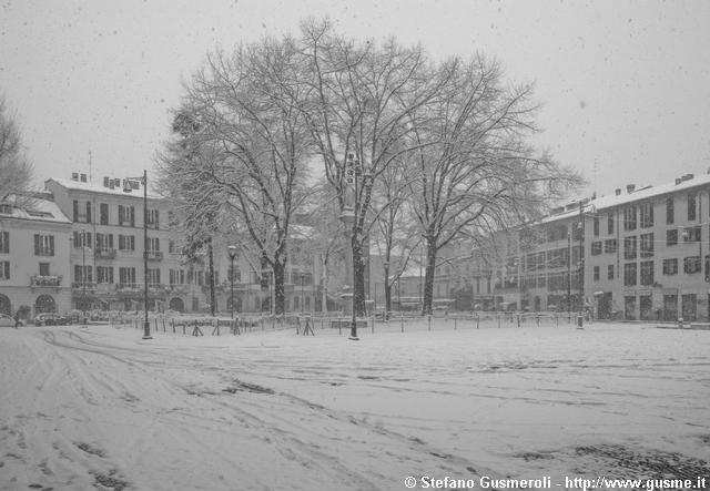  Piazza S.Eustorgio - click to next image