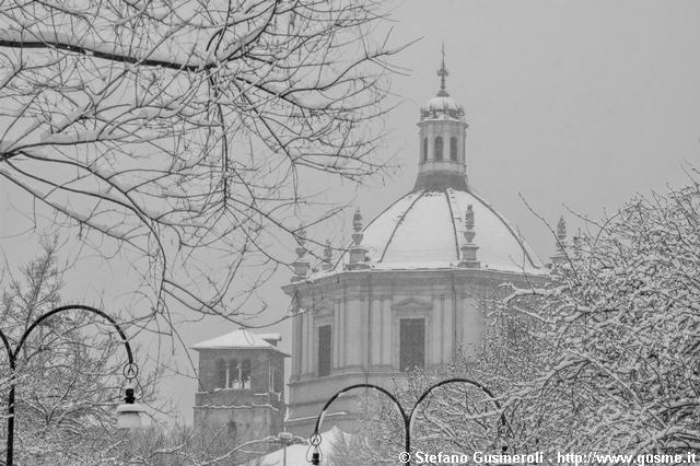   Cupola S.Lorenzo tra i rami innevati - click to next image