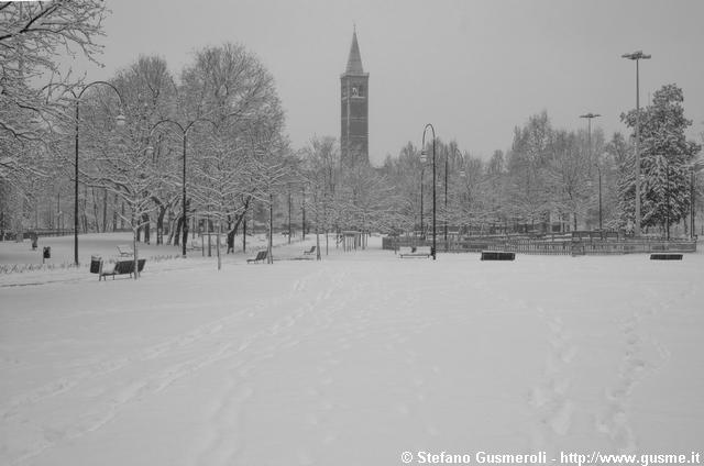  Parco delle Basiliche e campanile S.Eustorgio - click to next image