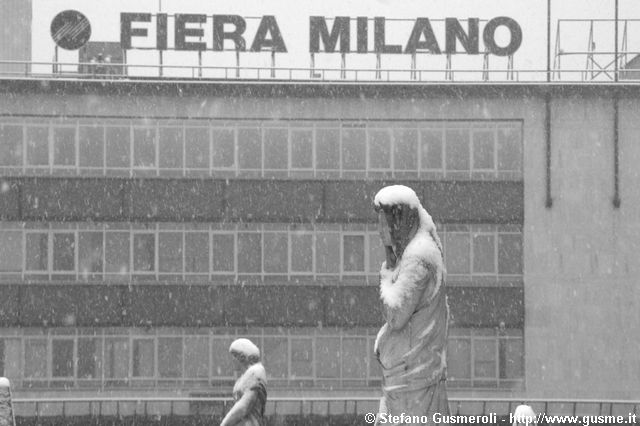  Fontana in piazza Giulio Cesare - click to next image