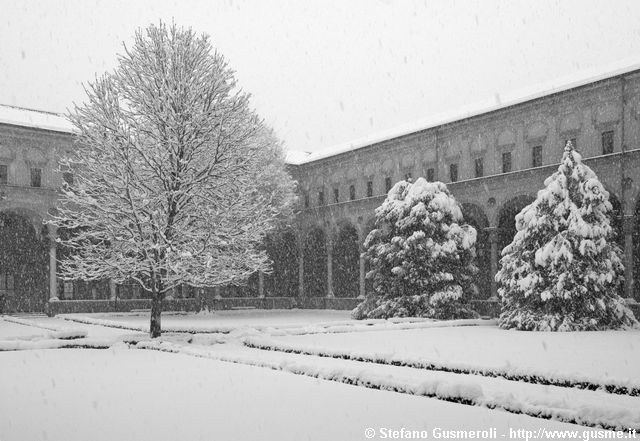  Chiostro della Cattolica innevato - click to next image