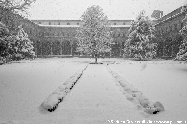  Chiostro della Cattolica innevato - click to next image