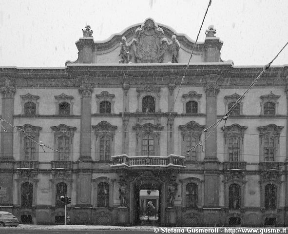  Palazzo Litta sotto la nevicata - click to next image