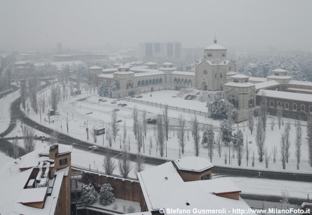  Piazzale Cimitero Monumentale innevato - click to next image