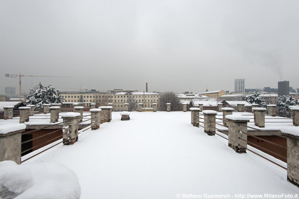  Sul tetto innevato del pad.Beretta Est - click to next image