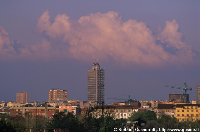  Palazzi via Legnano, grattacielo Pisani 2 e cumulo - click to next image