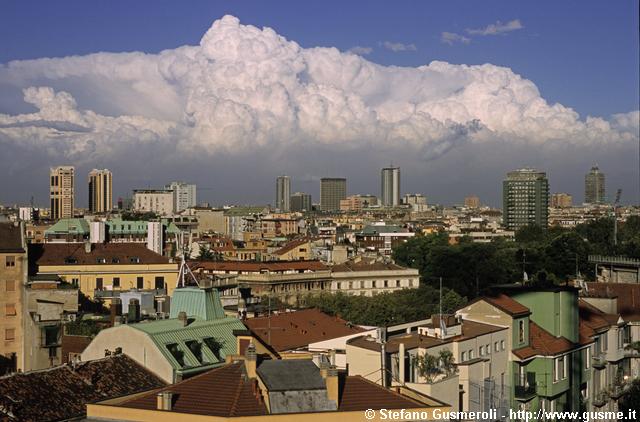  Palazzi via Abbondio Sangiorgio, grattacieli e cumuli - click to next image