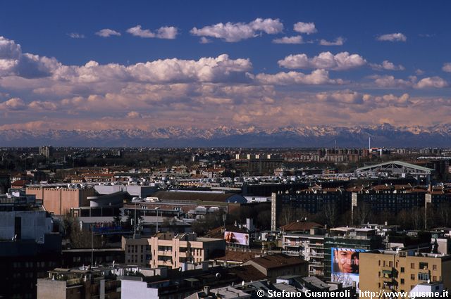  Cumuli su Milano Ovest - click to next image