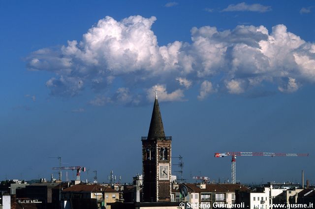  Campanile S.Eustorgio tra i cumuli - click to next image