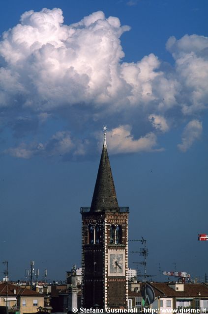  Campanile S.Eustorgio tra i cumuli - click to next image