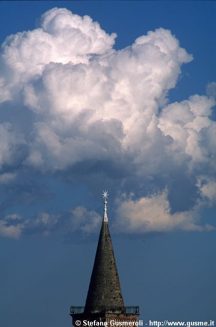  Cono cestile campanile S.Eustorgio e cumulo - click to next image