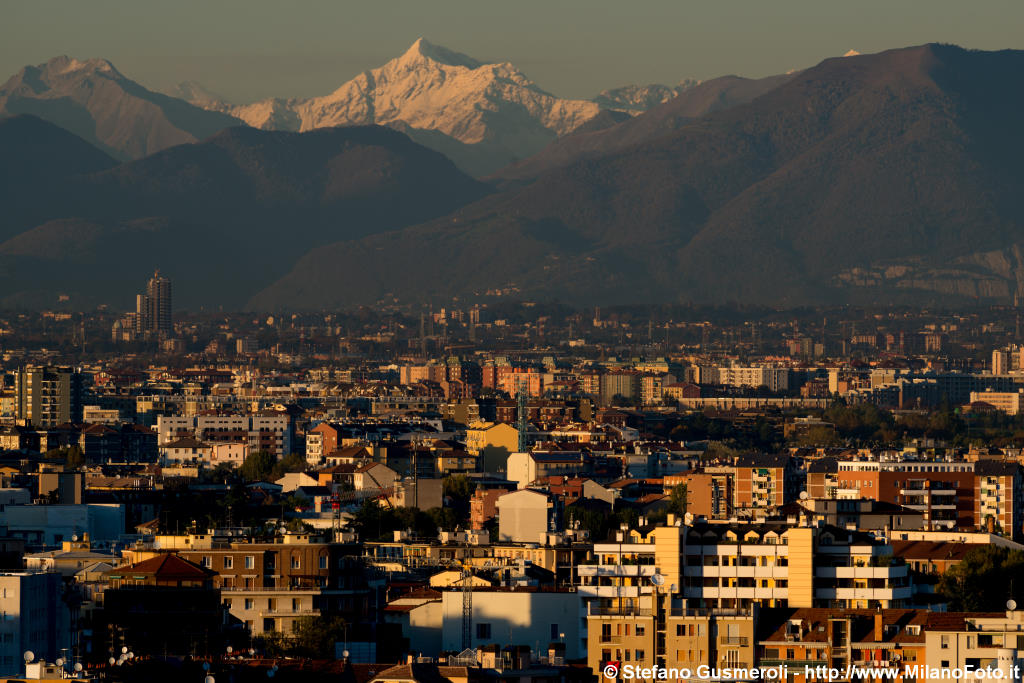  Tetti di Milano e pizzo Stella - click to next image