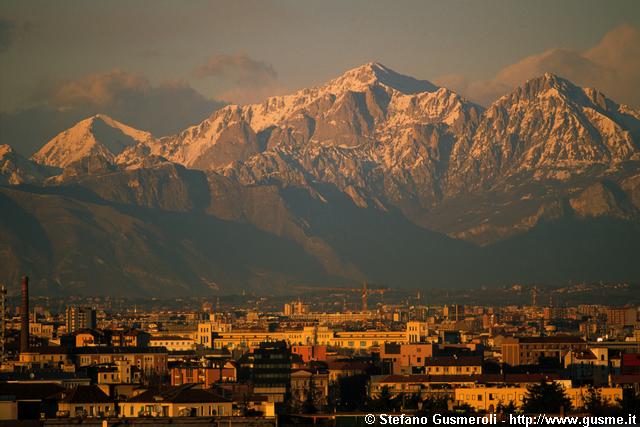  Ospedale Niguarda, Corni di Canzo, Legnone e Grigne - click to next image