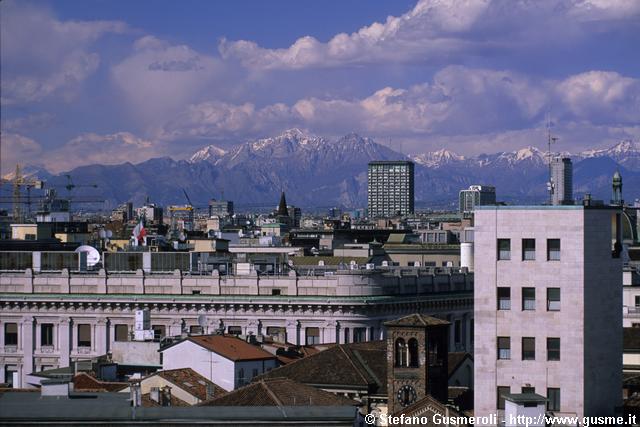  Torre Commissariato S.Sepolcro, palazzo Pirelli 39 e Grigne - click to next image