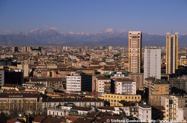  Grattacieli Garibaldi, Bonnet 10, prealpi e Grigne - click to next image