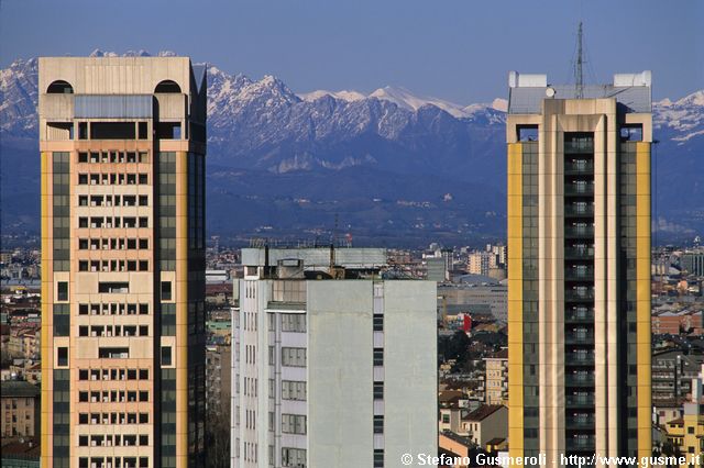  Grattacieli Garibaldi, Bonnet 10 e Montevecchia - click to next image