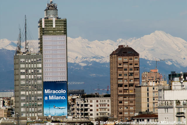  Grattacieli di piazza Repubblica, Pisani 2 e pizzo Arera - click to next image