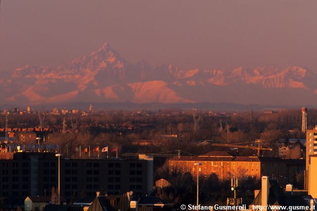  Campagna verso il Monviso - click to next image