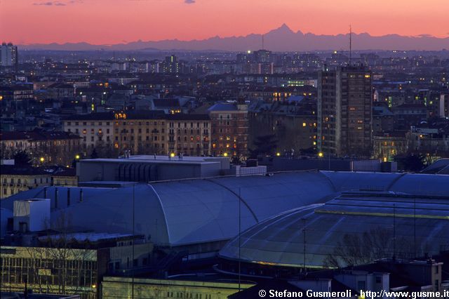  Tetti della Fiera e Monviso al tramonto - click to next image