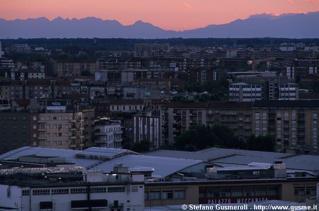  Tetti della Fiera e profilo dei monti della val Susa - click to next image