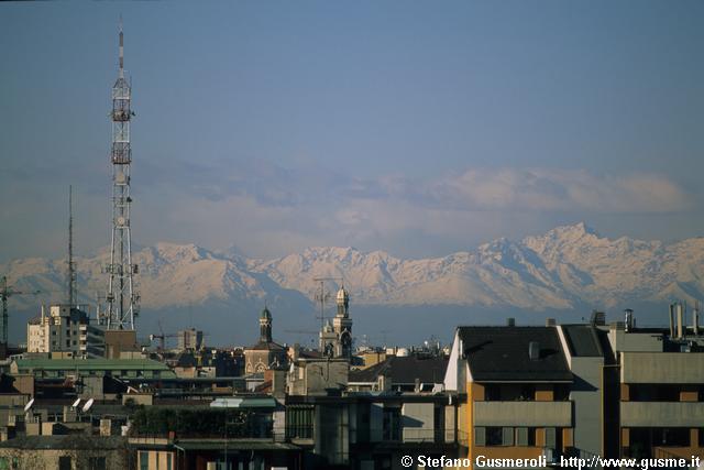  Traliccio Telecom via Bettinelli 3, monti Mucrone e Mars - click to next image