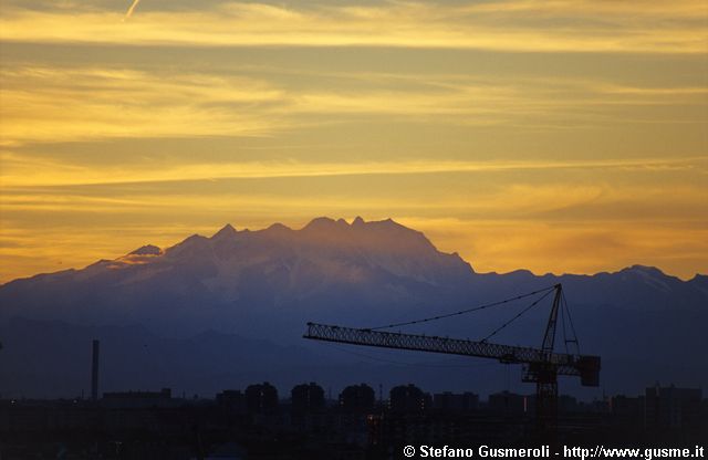  Gru al tramonto con monte Rosa - click to next image