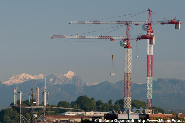  Gru Libeskind e monte Leone - click to next image