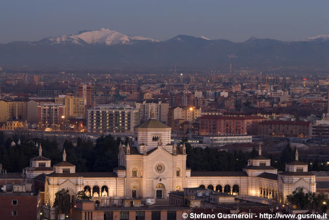  Famedio del Cimitero Monumentale e monte Generoso - click to next image