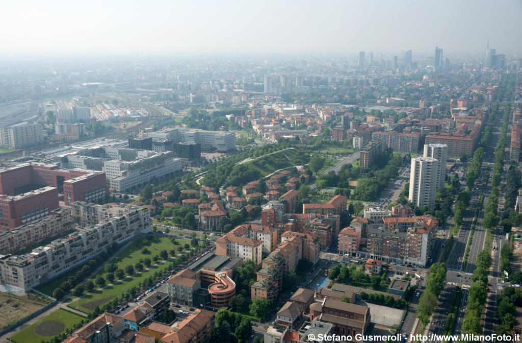  Panorama sulla Bicocca da viale Fulvio Testi - click to next image