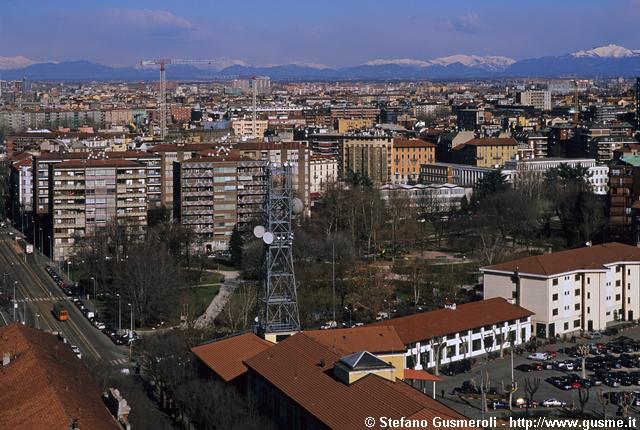  Parco Pallavicino e palazzi via Rita Tonoli - click to next image