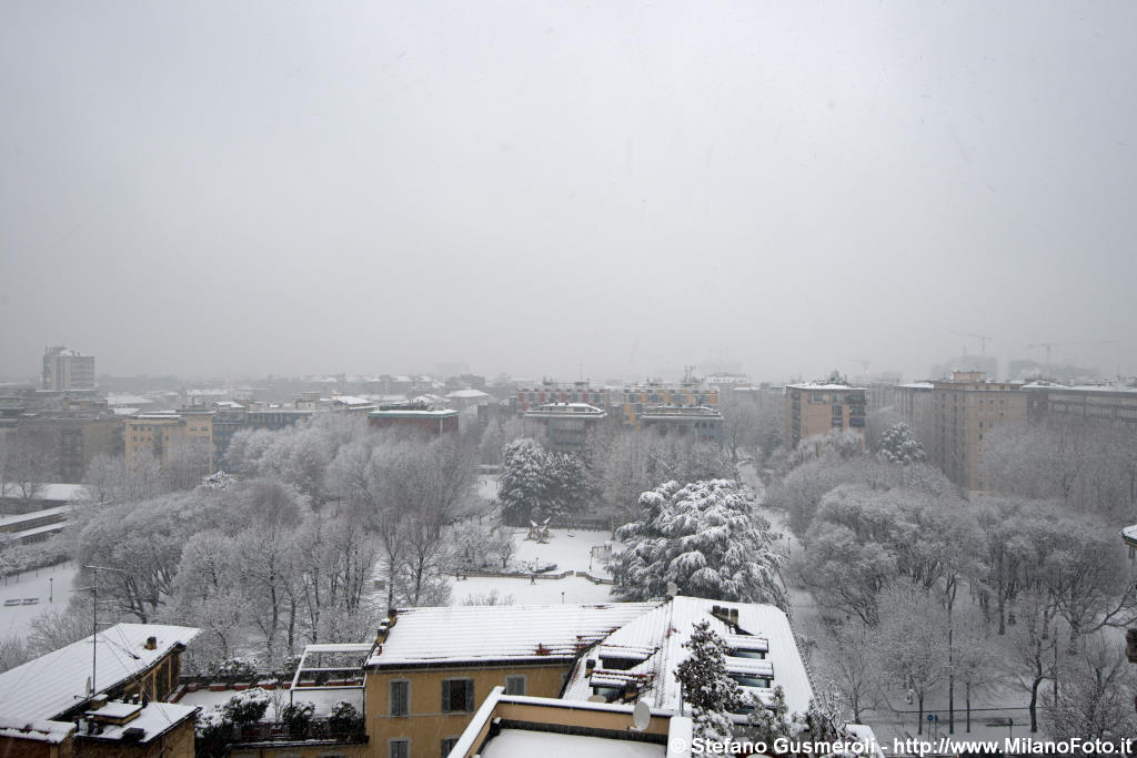  Panorama sul Parco Pagano sotto a una nevicata - click to next image