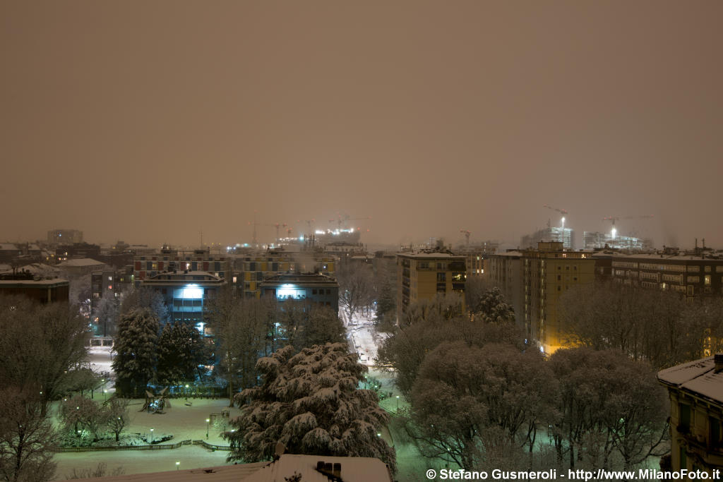  Panorama notturno sul Parco Pagano innevato - click to next image