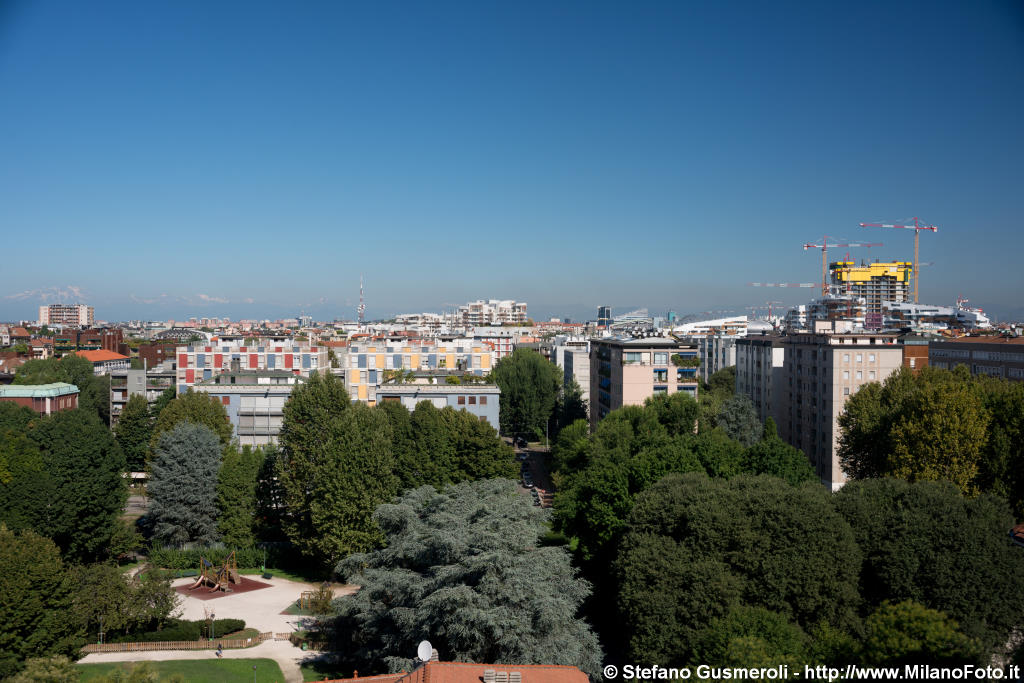  Parco Pagano e torre Isozaki - click to next image