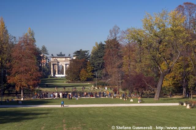  Parco e Arco della Pace - click to next image