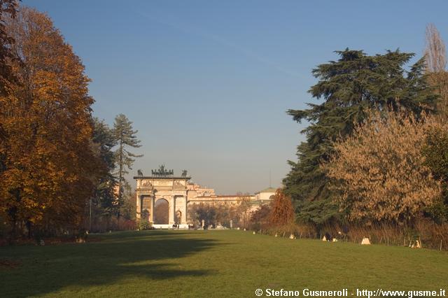  Radura verso l'Arco della Pace - click to next image