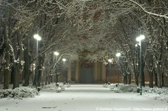  Viale innevato verso l'Arena - click to next image