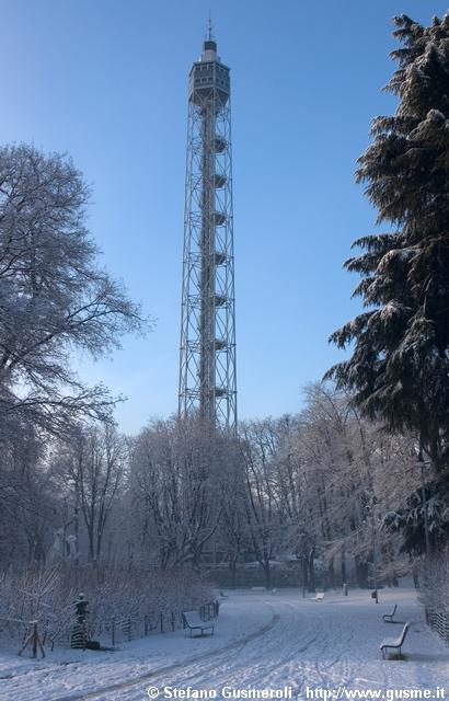  Torre del Parco e viale innevato - click to next image