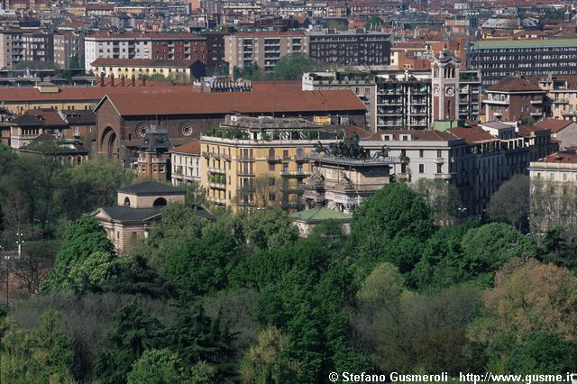  Parco Sempione, Arco della Pace e Corpus Domini - click to next image