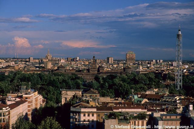  Parco Sempione, Castello, Duomo, torri Velasca e Branca - click to next image