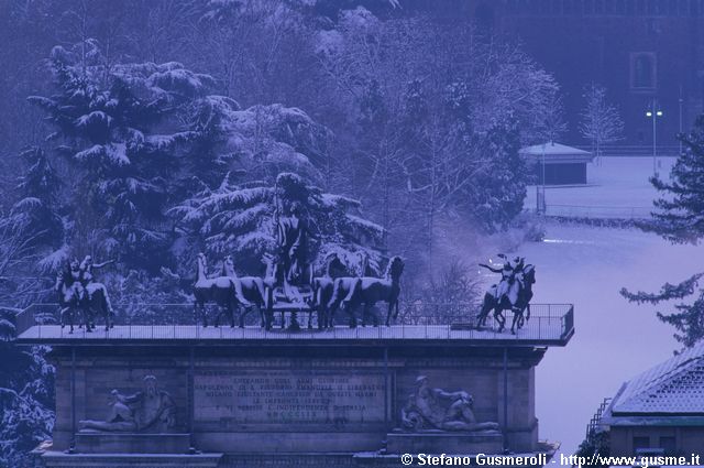  Arco della Pace e Parco sotto la neve - click to next image