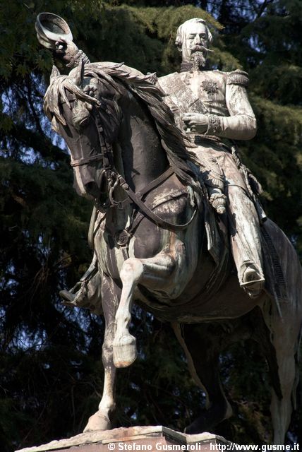  Monumento a Napoleone III - click to next image