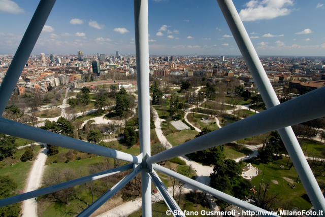  Panorama sul parco dalla Torre Branca - click to next image