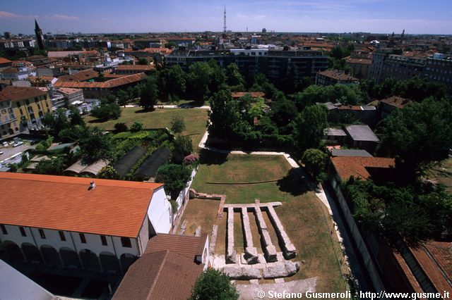  Panorama sul Parco dell'Anfiteatro romano - click to next image