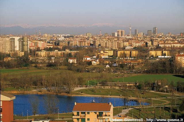  Parco delle Cave e grattacieli del centro - click to next image