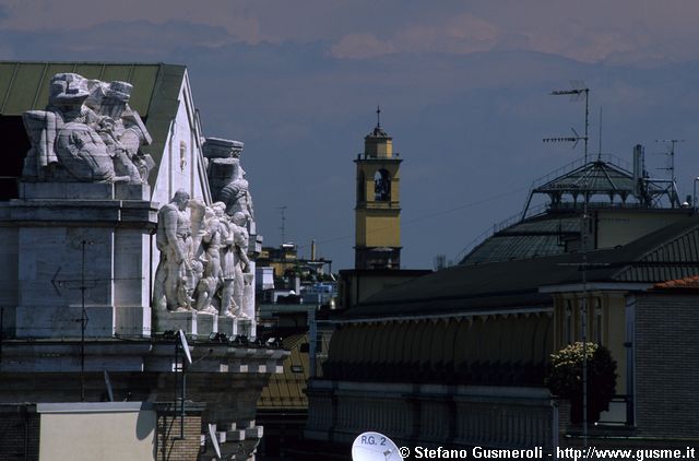  Frontone Borsa e campanile S.Carlo - click to next image