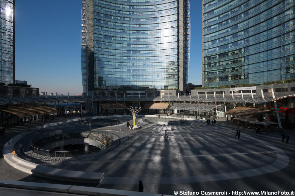  Piazza Gae Aulenti - click to next image