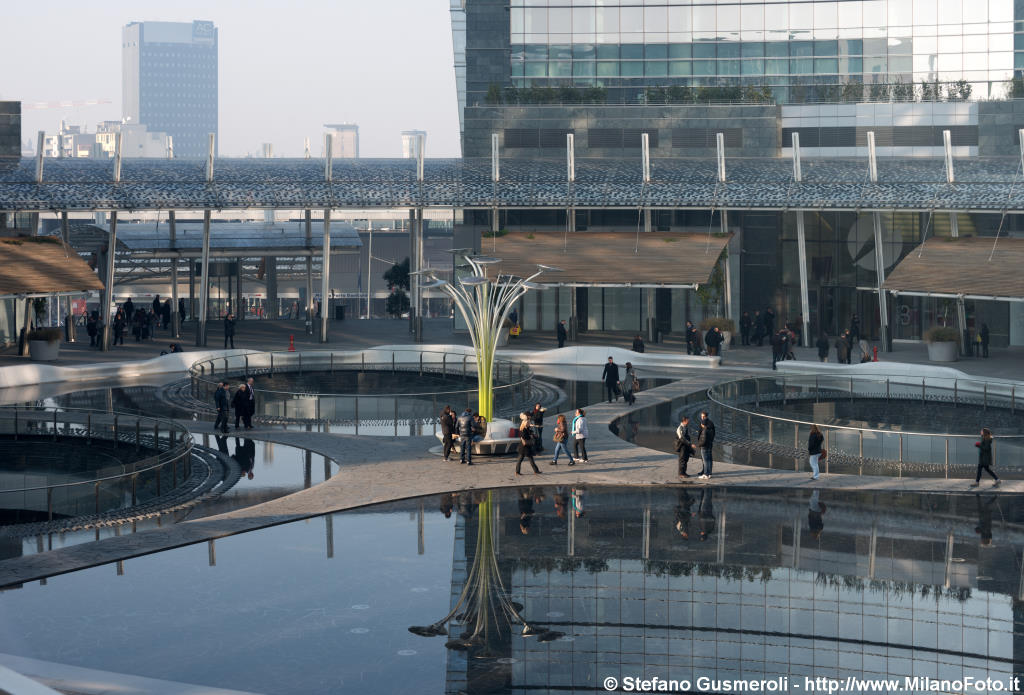  Piazza Gae Aulenti - click to next image