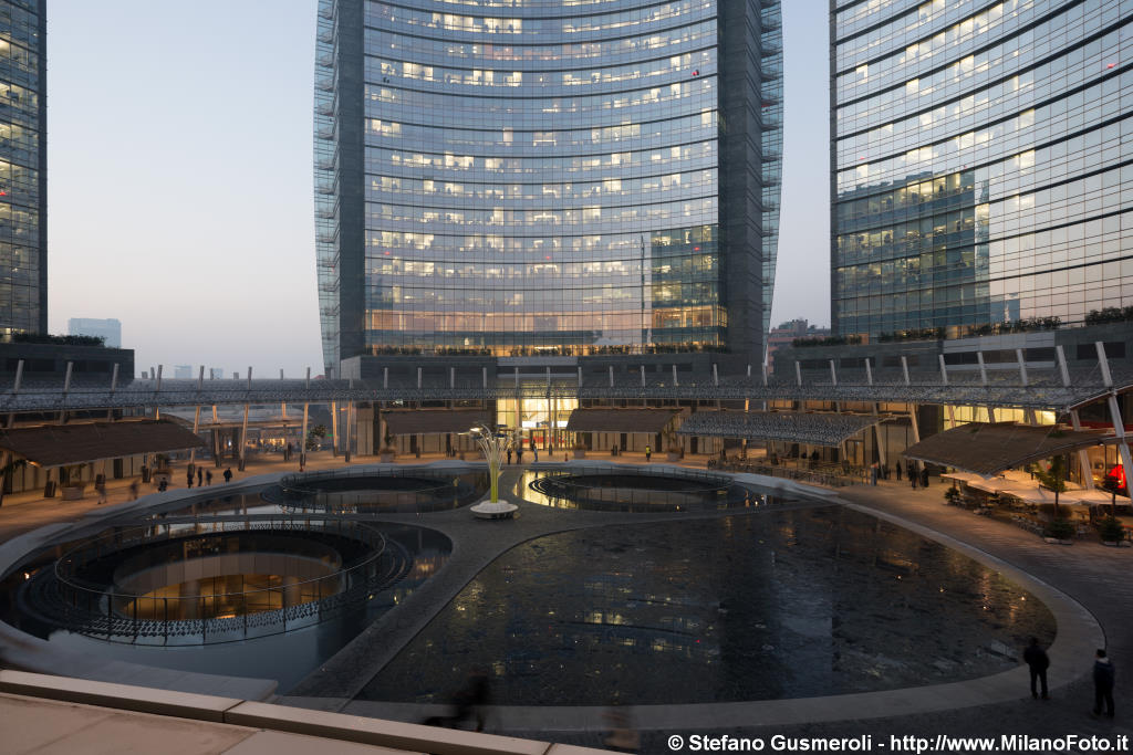  Piazza Gae Aulenti - click to next image