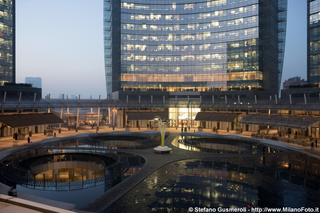  Piazza Gae Aulenti - click to next image